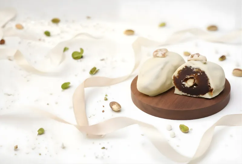 datte chocolat au lait maison dattier posée sur un plateau
