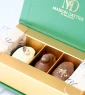 Coffret Dégustation Maison Dattier ouvert : 3 dattes fourrées et enrobées de chocolat