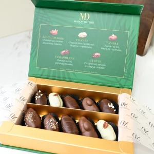 Coffret Prestige Maison Dattier ouvert : 10 dattes fourrées et enrobées de chocolat